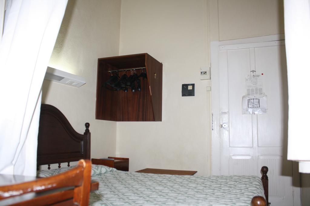 Hotel Pensao Residencial Estrela Do Mondego Lissabon Zimmer foto